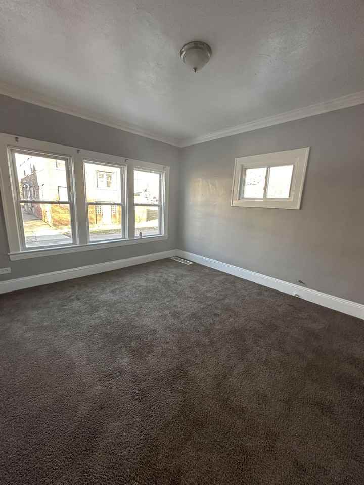 371 East 152nd Street Apartments 371 E 152nd St, Cleveland, OH 44110