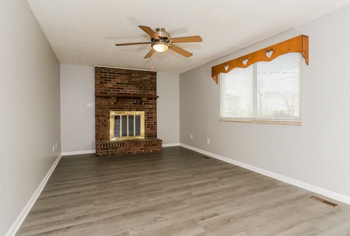 1479 Netherland Ct - Photo 3 of 10