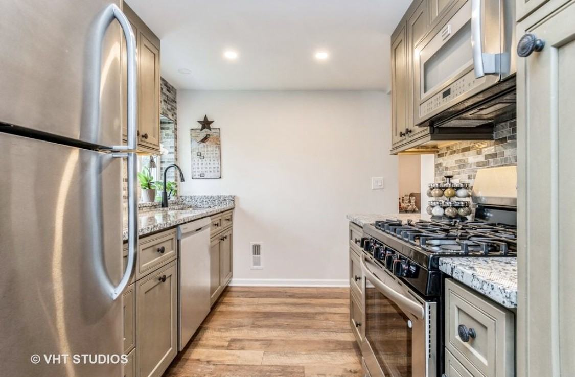 21 W Franklin Ave #2 - Photo 3 of 14