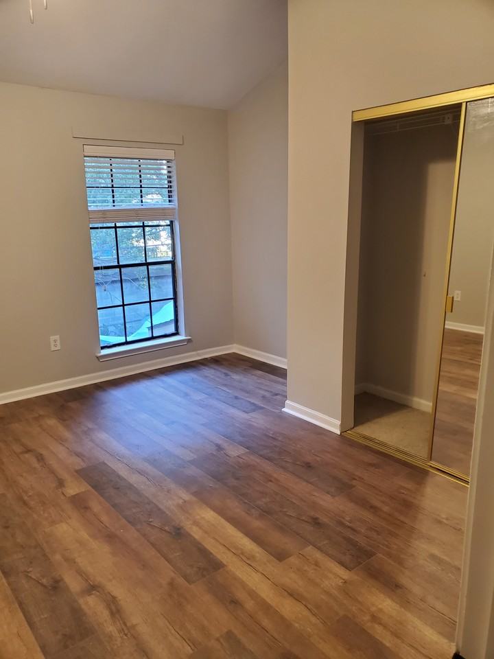 422 Longwood Ct #F - Photo 2 of 15
