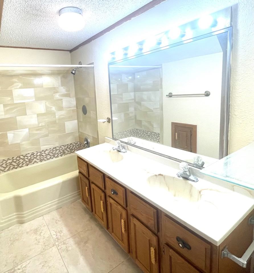 1322 N 20th St #NA - Photo 2 of 18