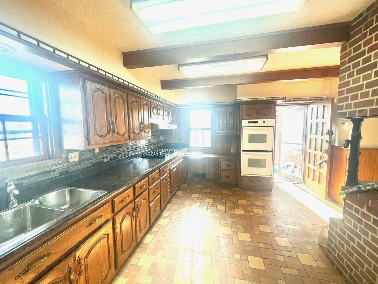 1322 N 20th St #NA - Photo 3 of 18