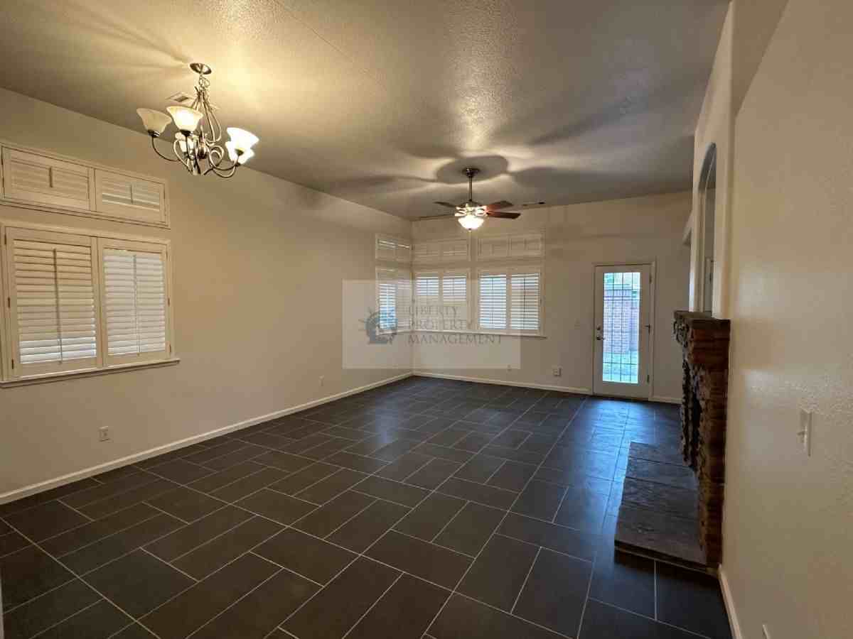 10840 Pleasant Valley Cir #NA - Photo 2 of 11