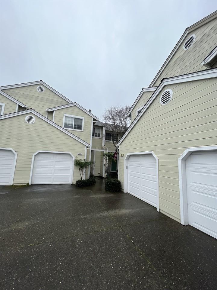 524 Court St #1 - Photo 2 of 16