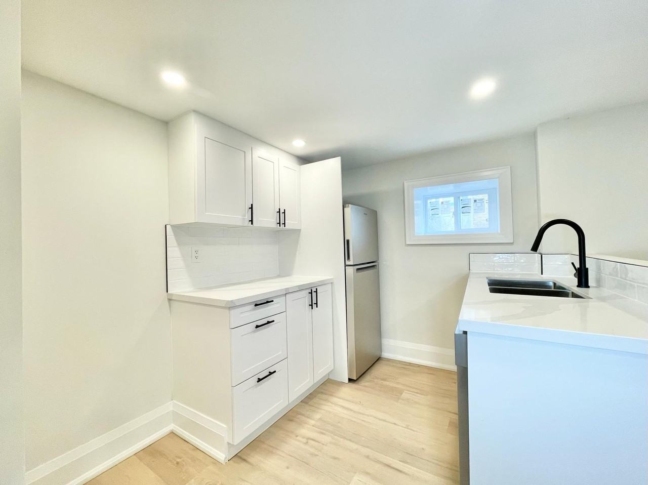 213 Balsam Ave S Bsmt #BS - Photo 3 of 9