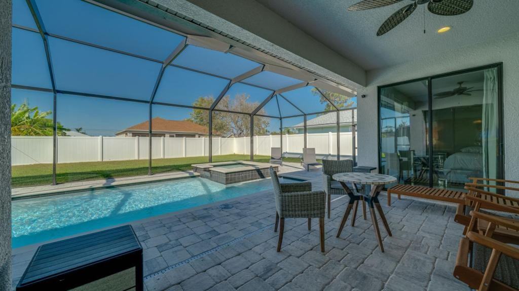 1815 Sw 22nd St - Photo 2 of 28