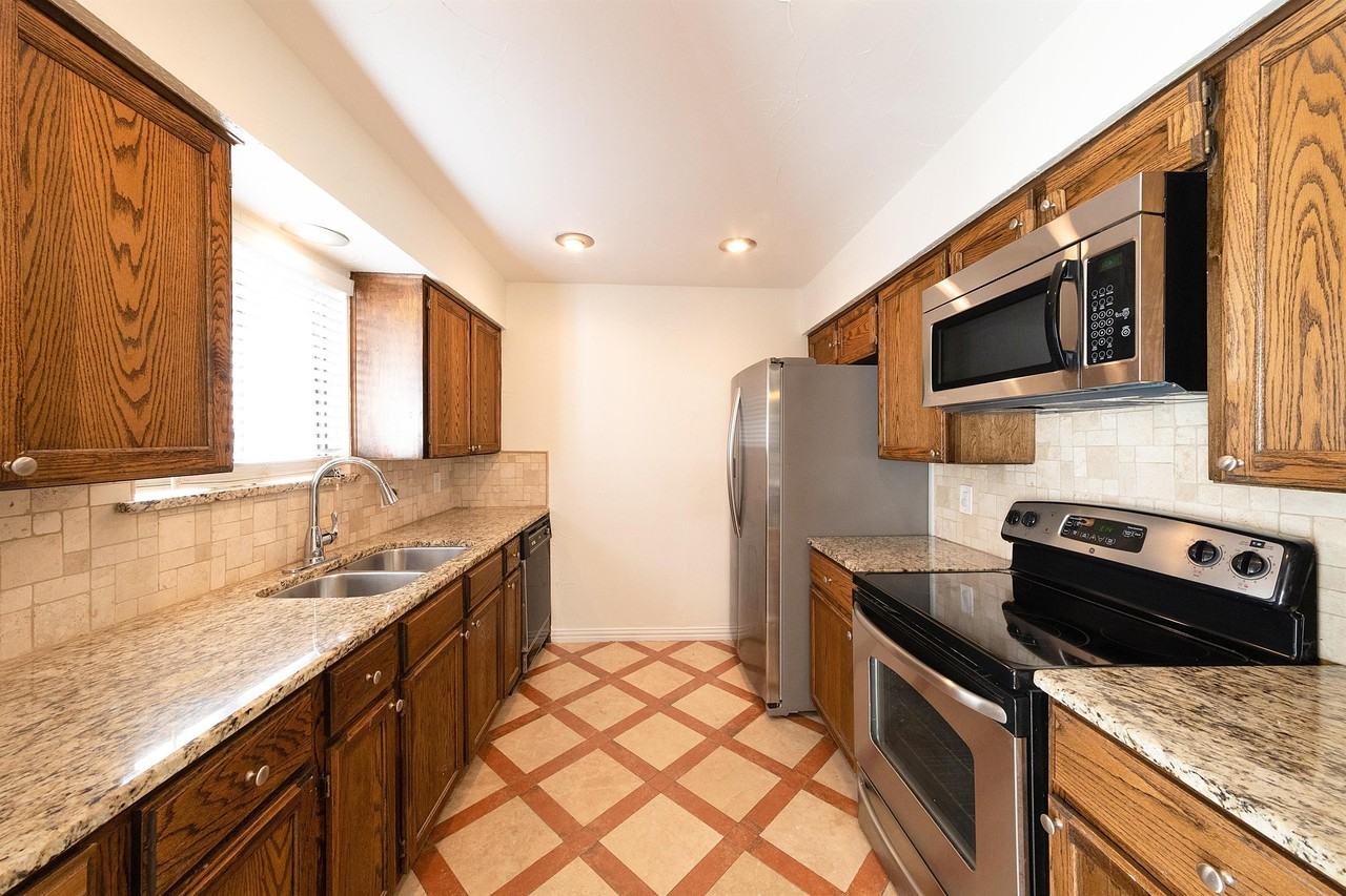 3601 Las Colinas Dr #1 - Photo 3 of 24