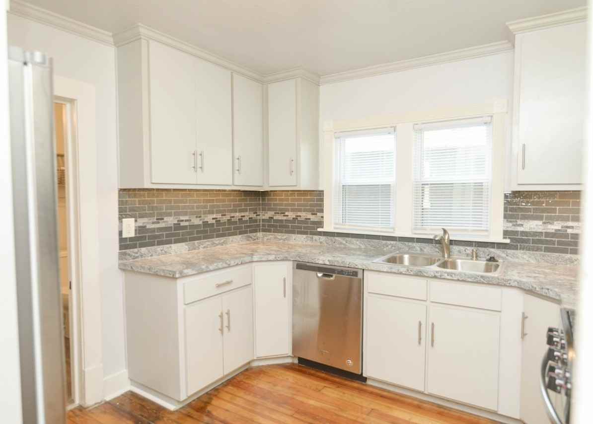 124 Riverside Dr - Photo 3 of 18