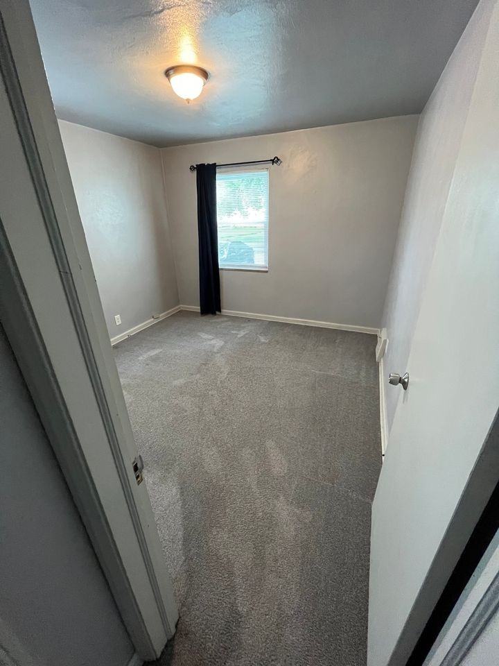 1116 Searles Rd - Photo 3 of 9