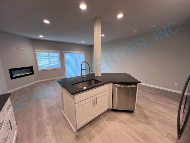 12446 Southeast Water Drop Way - Photo 7 of 19