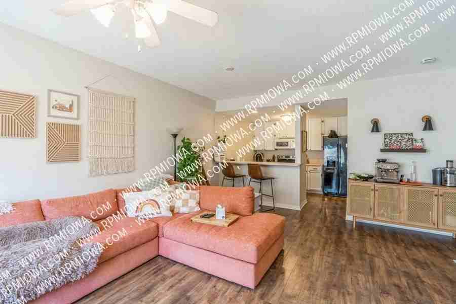 2240 Hart Ave #4 - Photo 3 of 16