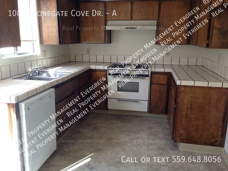 1080 Stonegate Cove Dr #A - Photo 2 of 11