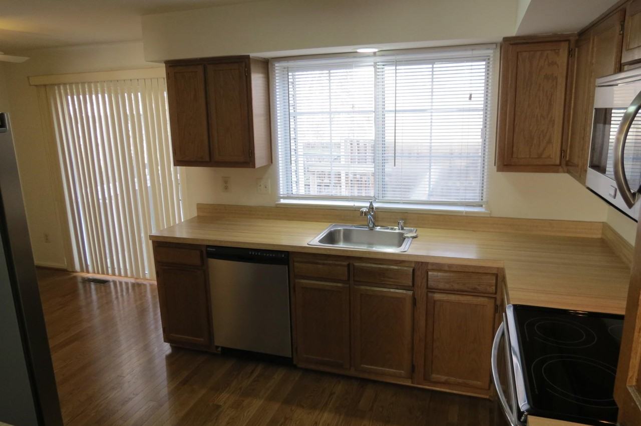 2208 Wimbledon Cir #1 - Photo 6 of 34