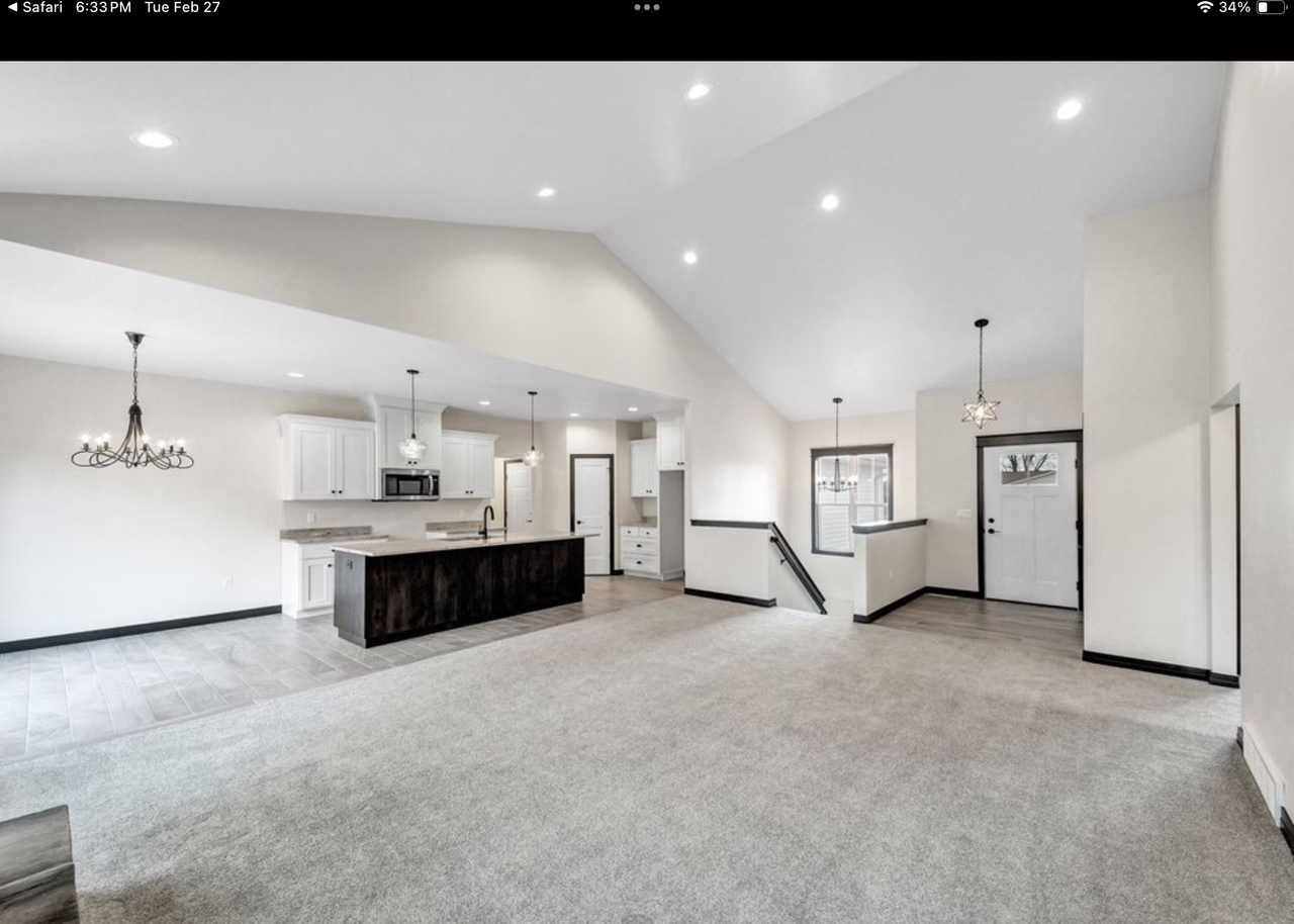 2891 Manitowoc Rd - Photo 3 of 16