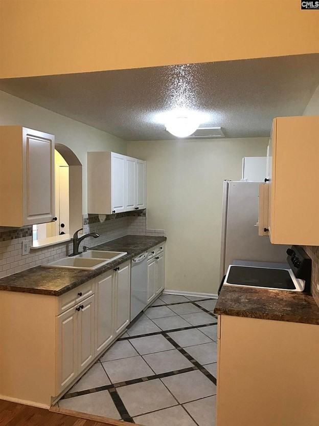 743 Coventry Ln #B8 - Photo 3 of 36