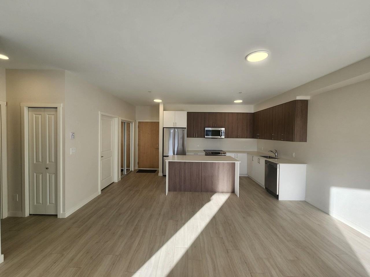 810 Orono Ave #405 - Photo 4 of 14