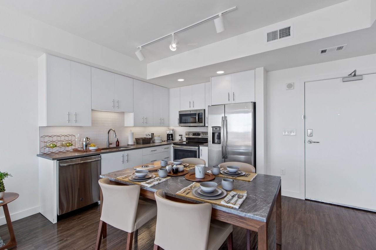 One City Center Apartments - Photo 4 of 36