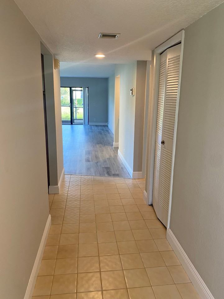 389 Lakeview Dr - Photo 3 of 15