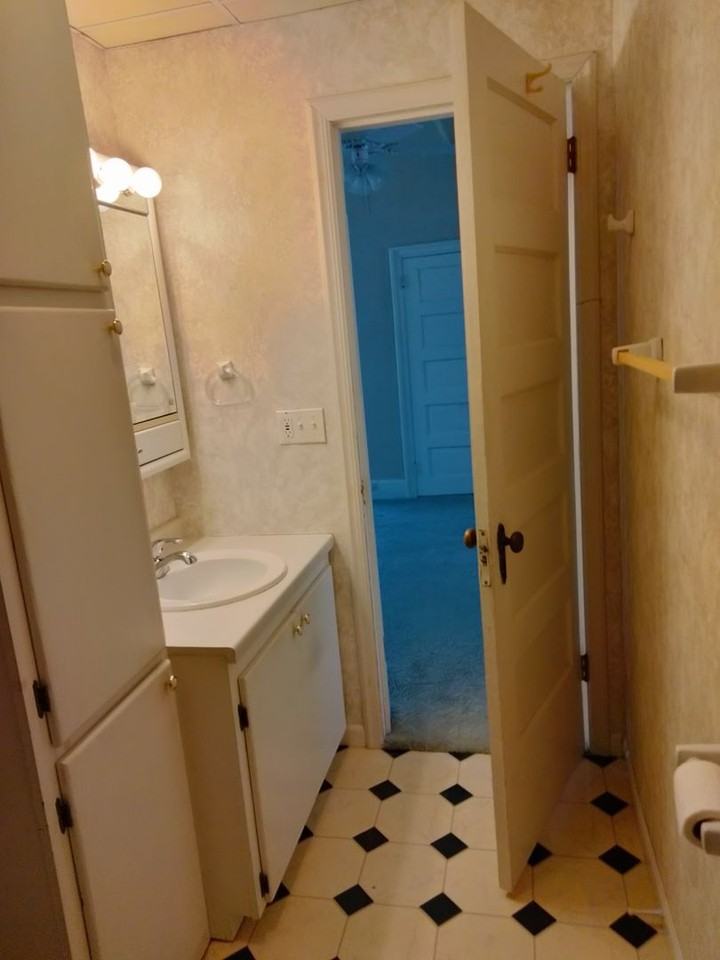 109 E School St #1 - Photo 7 of 12