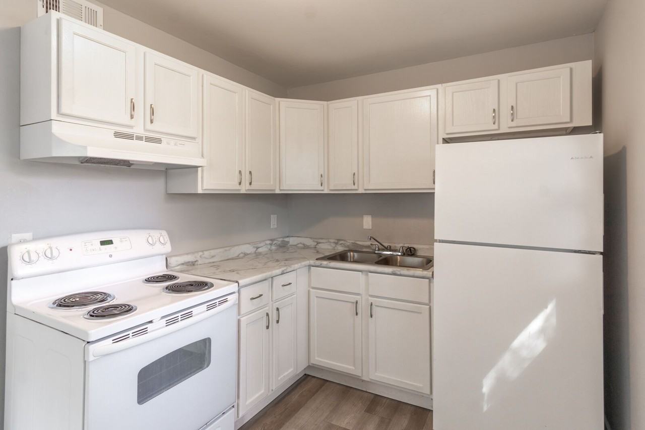 One Forty Flats - Photo 2 of 40