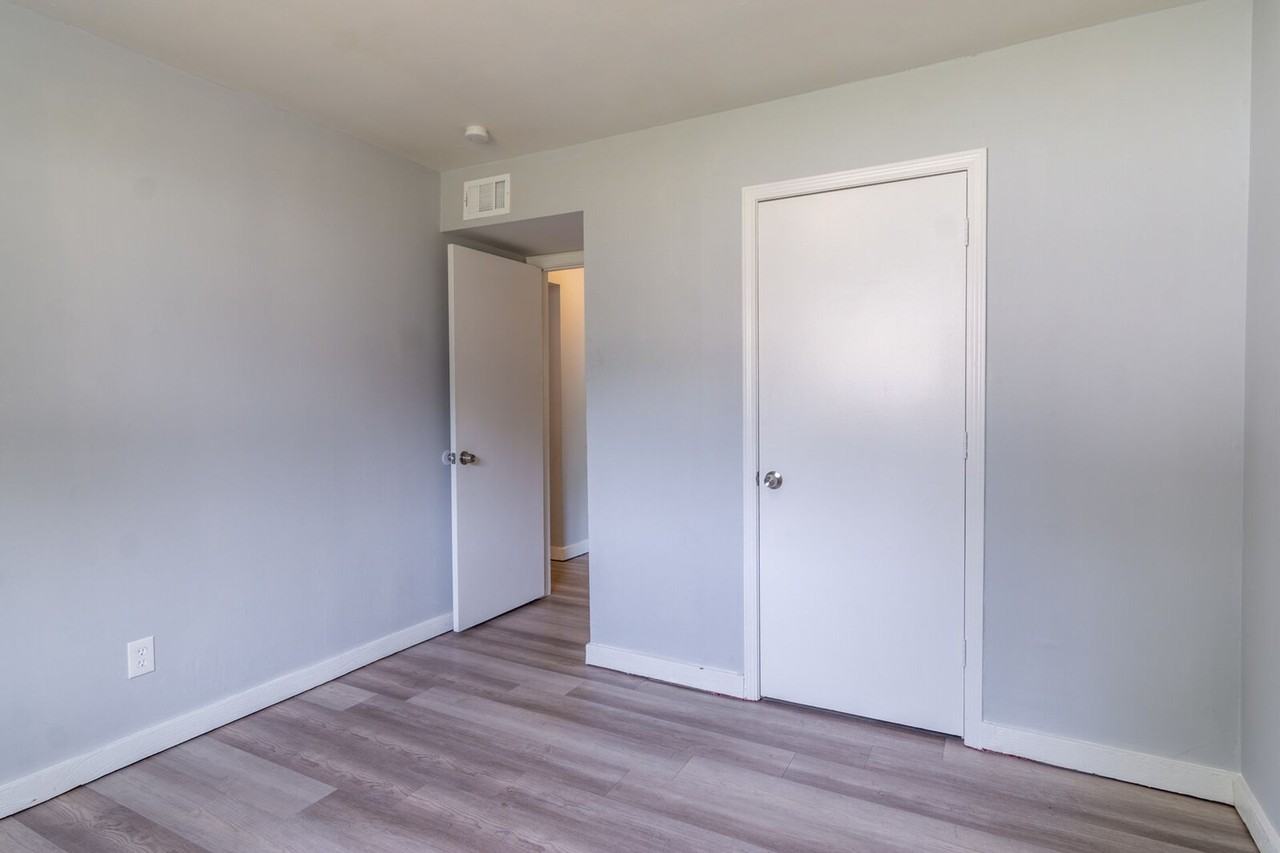 One Forty Flats - Photo 5 of 40