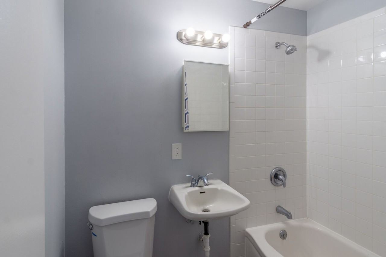 One Forty Flats - Photo 6 of 40