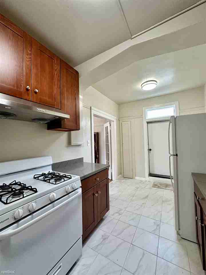 1350 Mason St - Photo 3 of 10