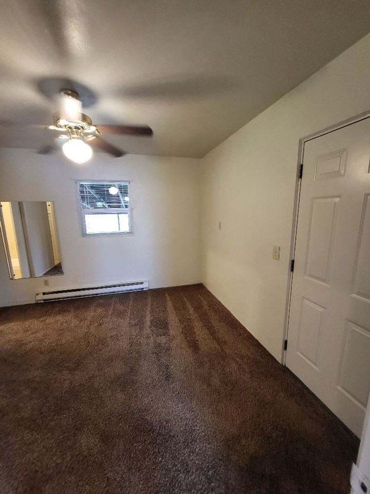 r4 - Photo 3 of 14