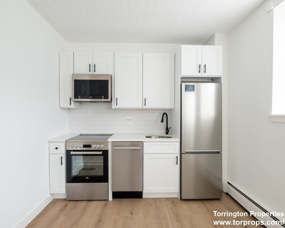 740 E 7th St #17