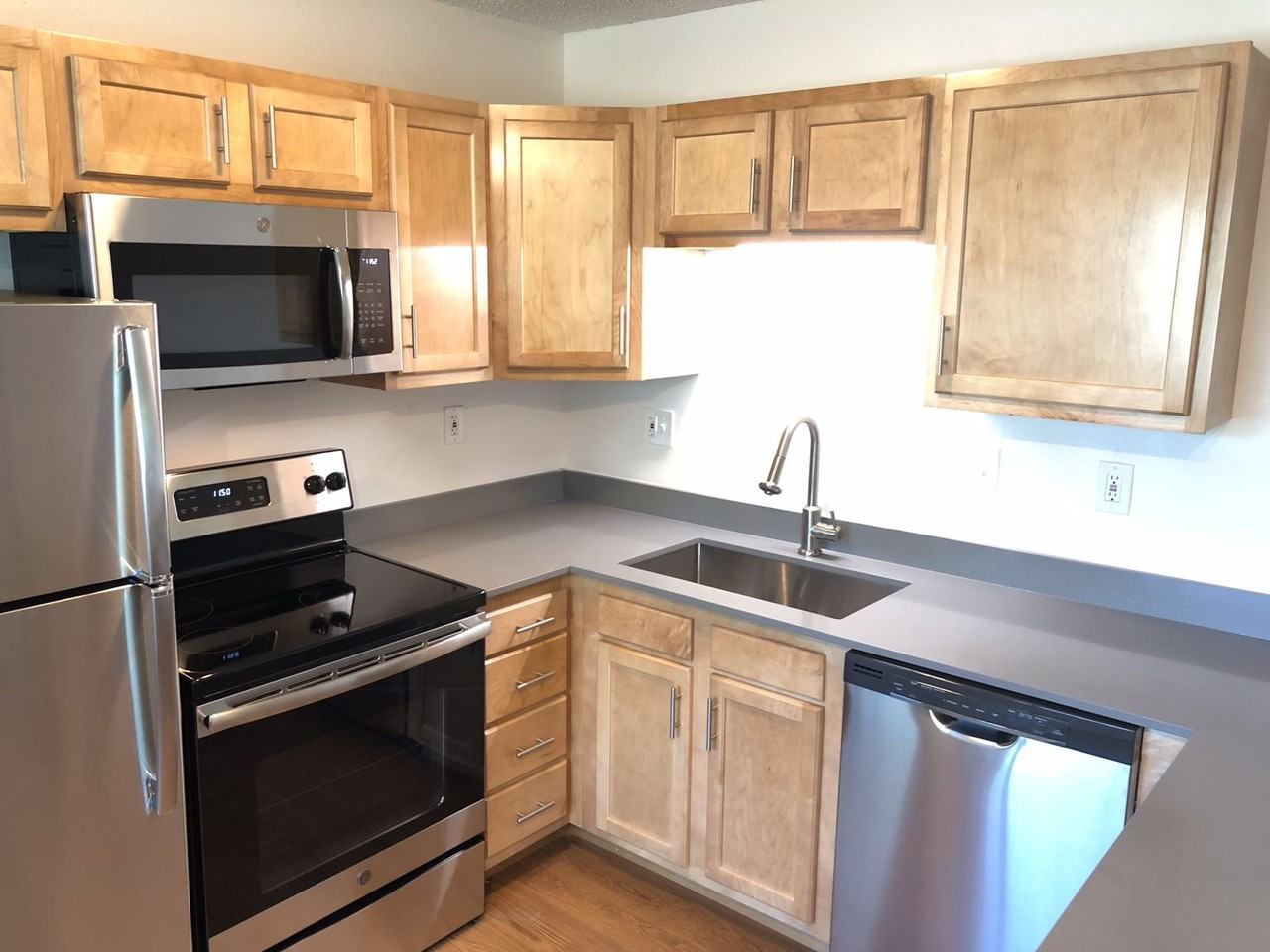 2200 Canyon - Photo 4 of 17