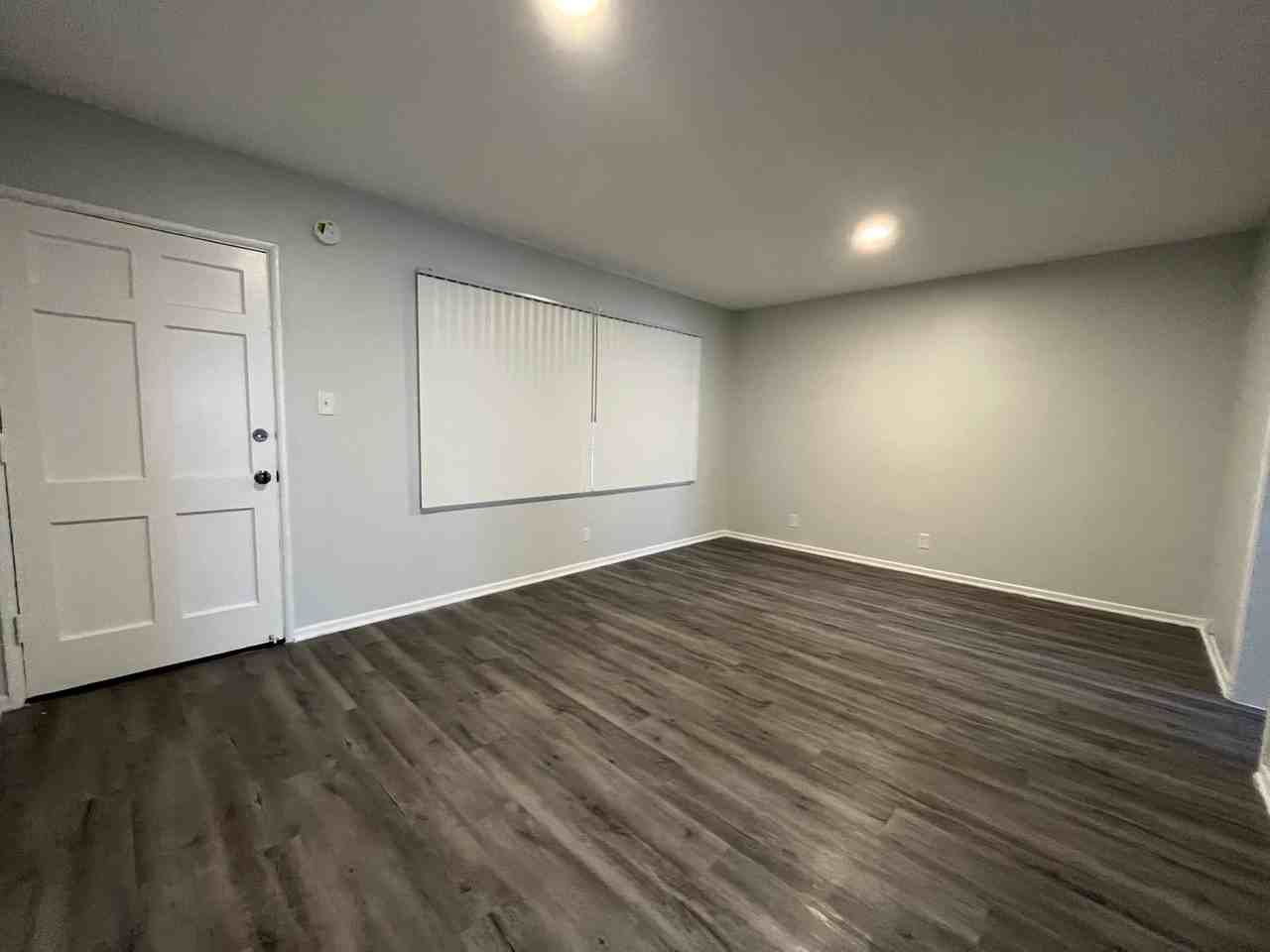 7056 Lanewood Ave - Photo 7 of 26