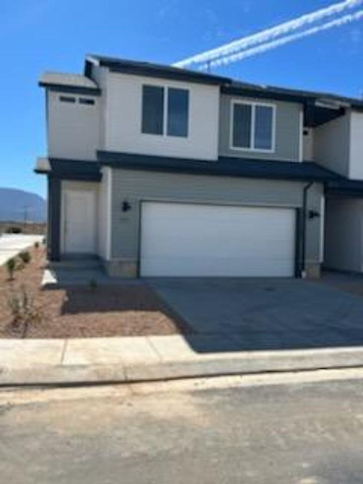 379 W 2050 N - Photo 2 of 32