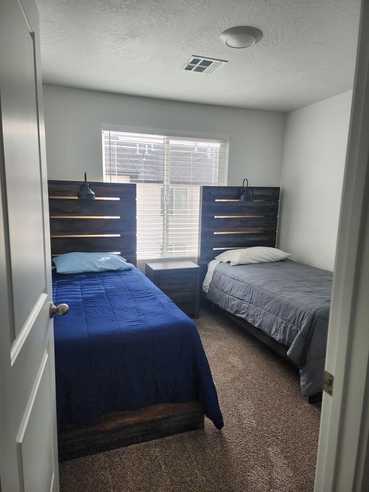 379 W 2050 N - Photo 3 of 32