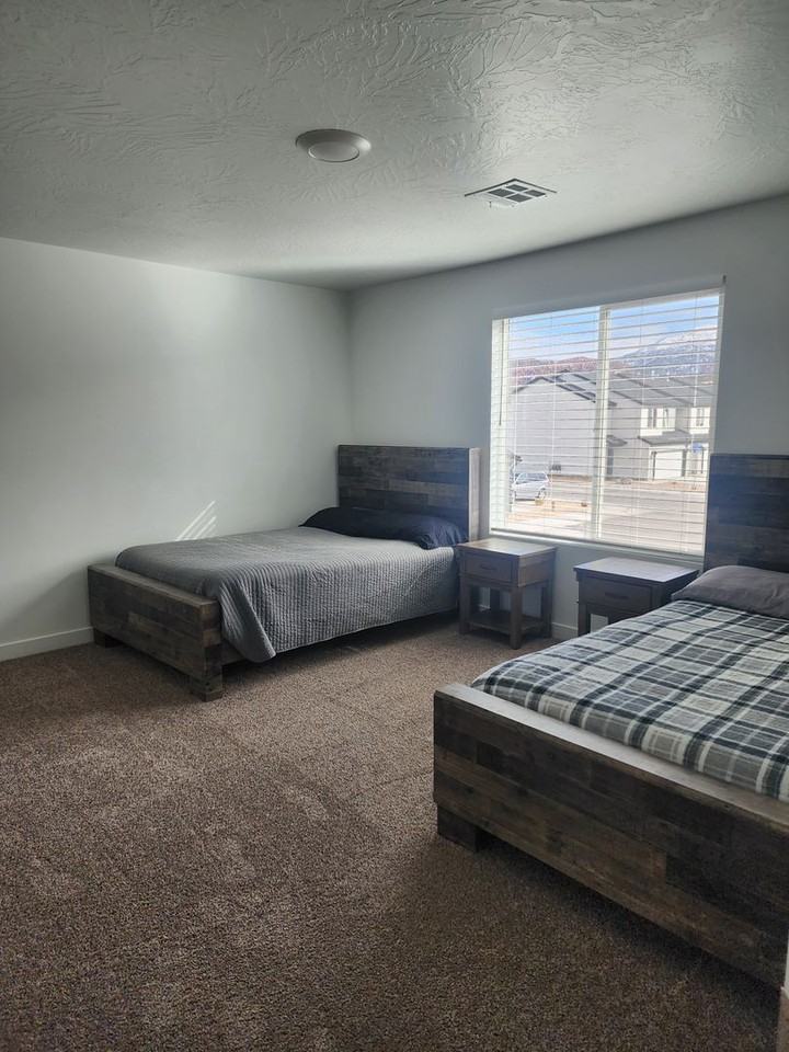 379 W 2050 N - Photo 4 of 32