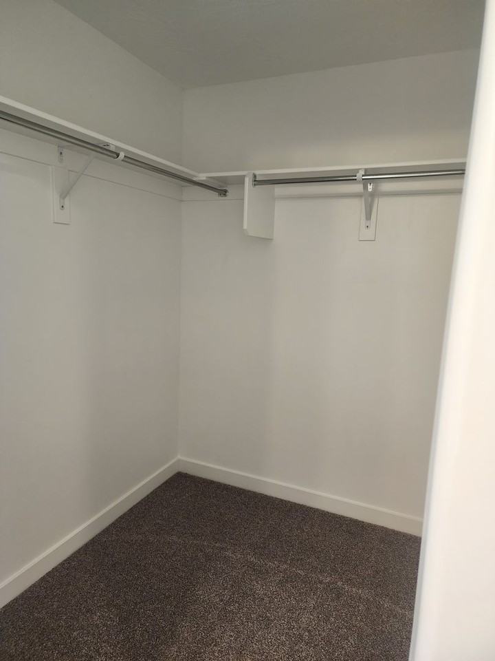 379 W 2050 N - Photo 6 of 32