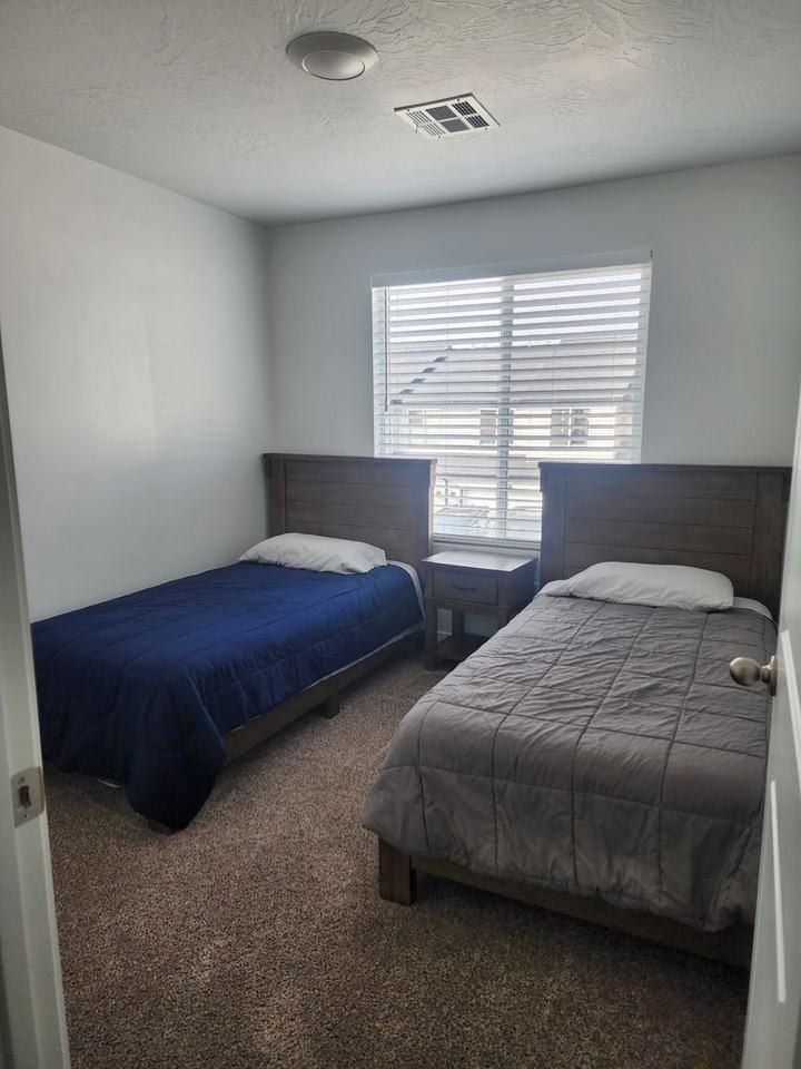 379 W 2050 N - Photo 7 of 17