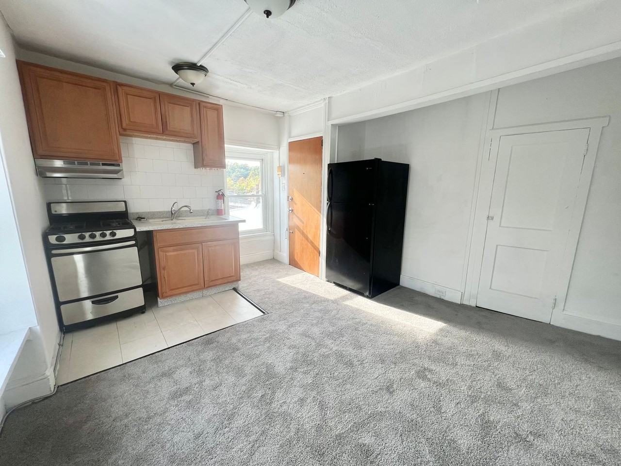 1128 Main Street - Photo 2 of 6