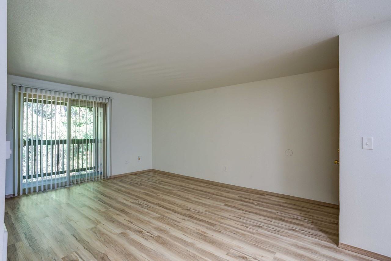 7823 NE Fourth Plain Blvd - Photo 6 of 40