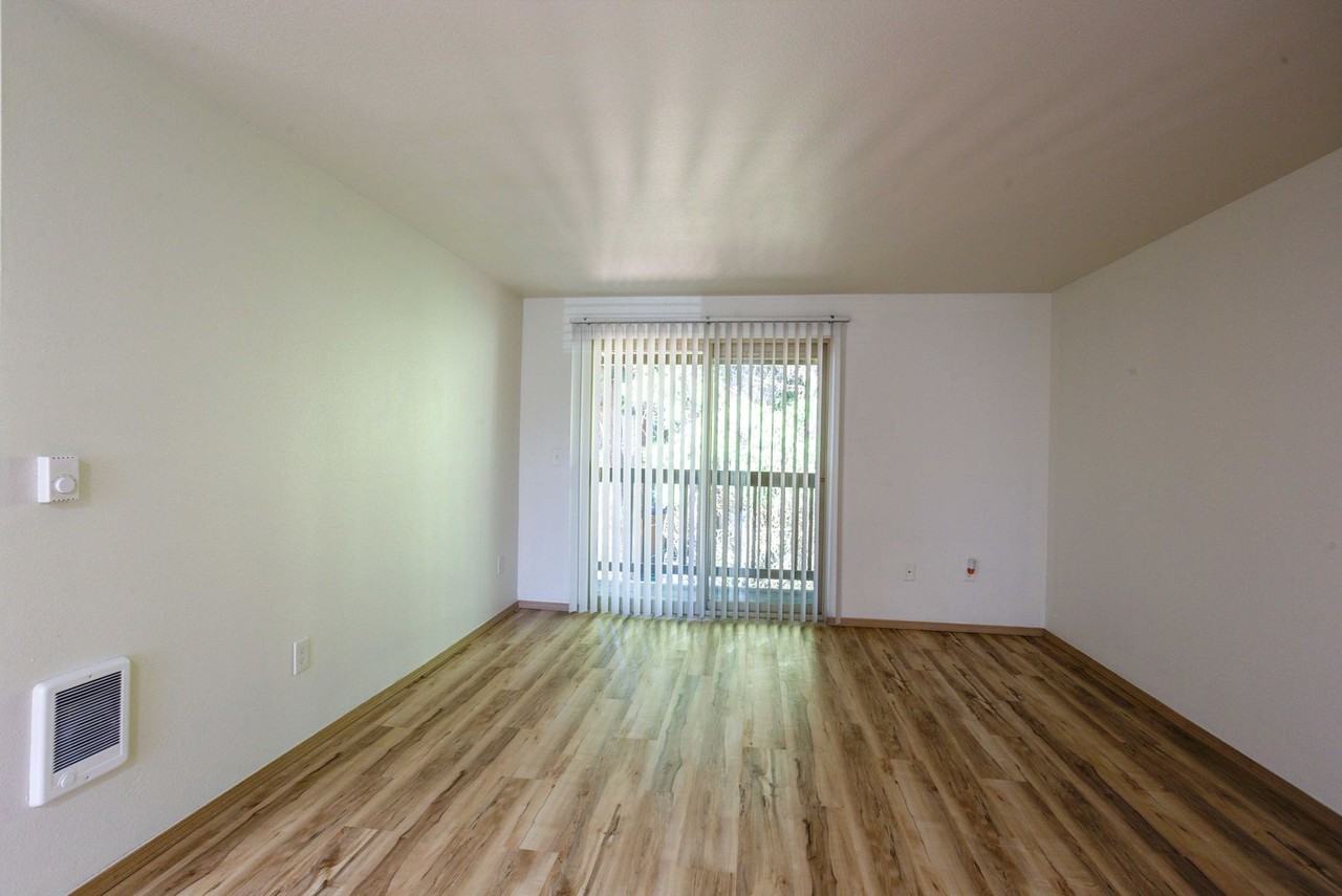 7823 NE Fourth Plain Blvd - Photo 7 of 40