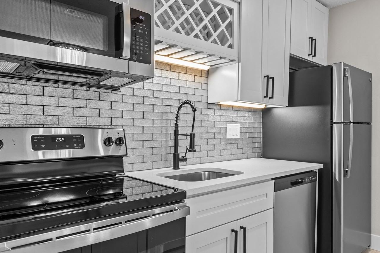 10820 Big Bend Road - Photo 5 of 19