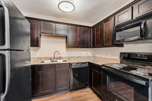 featured image of 427 W 16th St