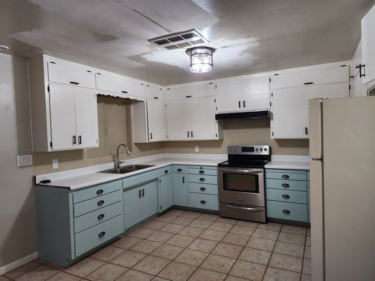 520 S Solomon - Photo 3 of 27