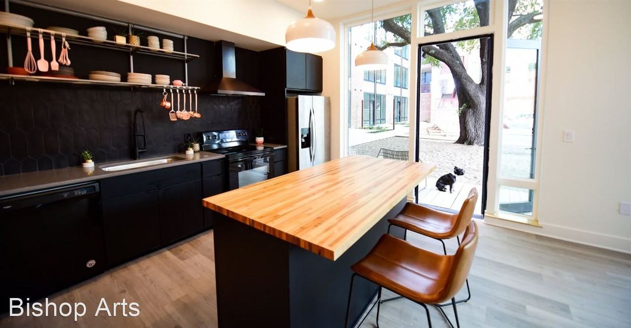 211 W 10th St - Photo 2 of 13