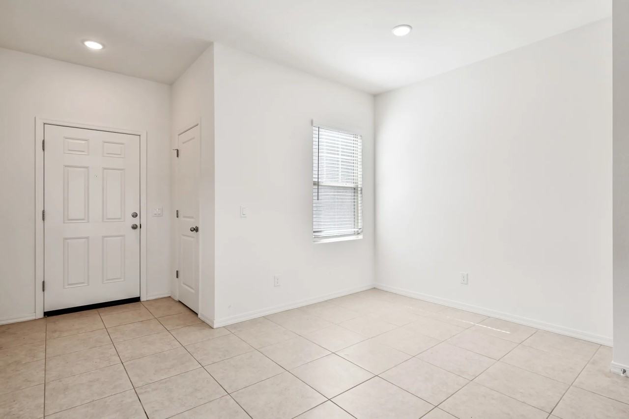 47786 W Coe St - Photo 3 of 20