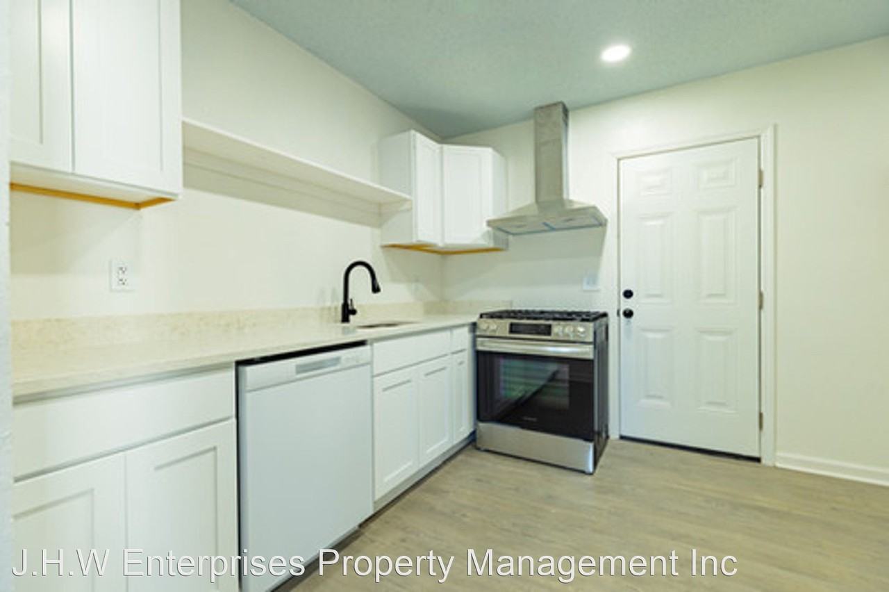 to the redesigned SOCO Square ! 3101 Azalea Dr, North