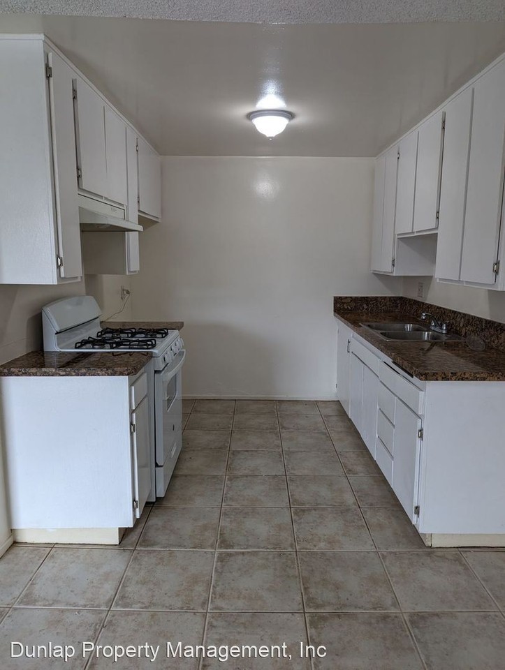 1433 Stoneridge Ct - Photo 2 of 13
