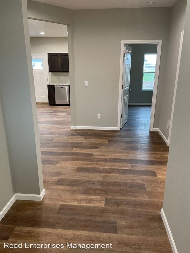 111 Ledgestone Dr - Photo 2 of 35