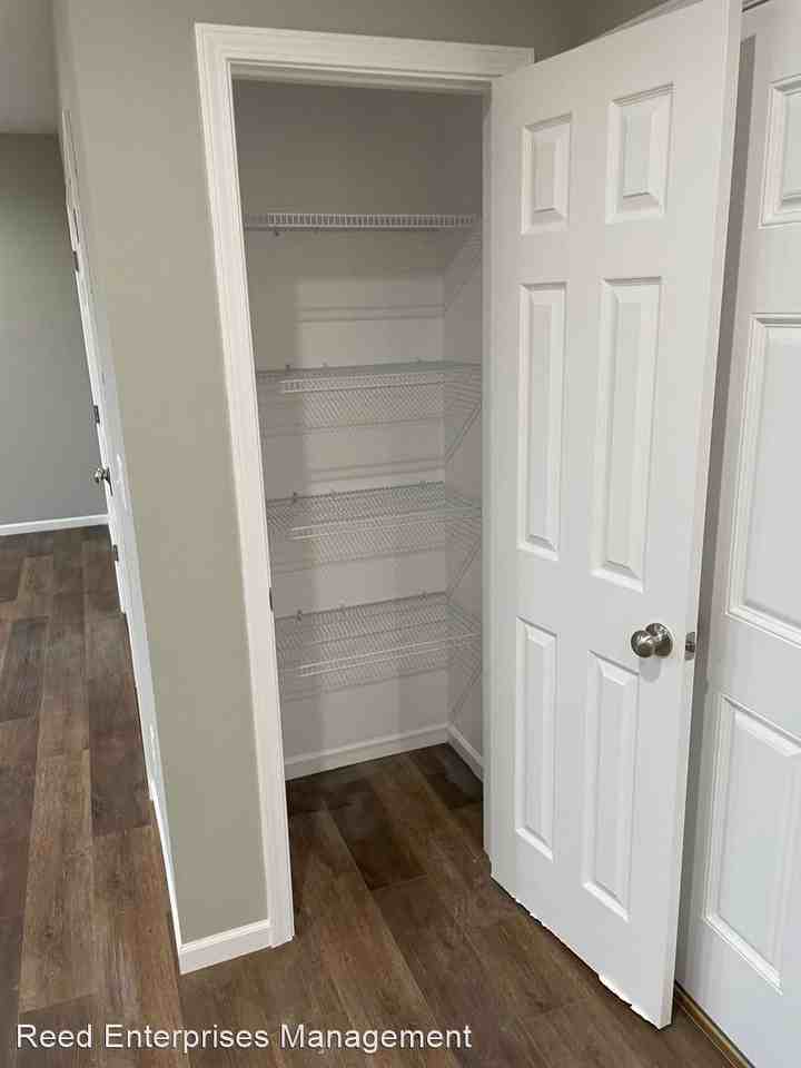 111 Ledgestone Dr - Photo 3 of 35