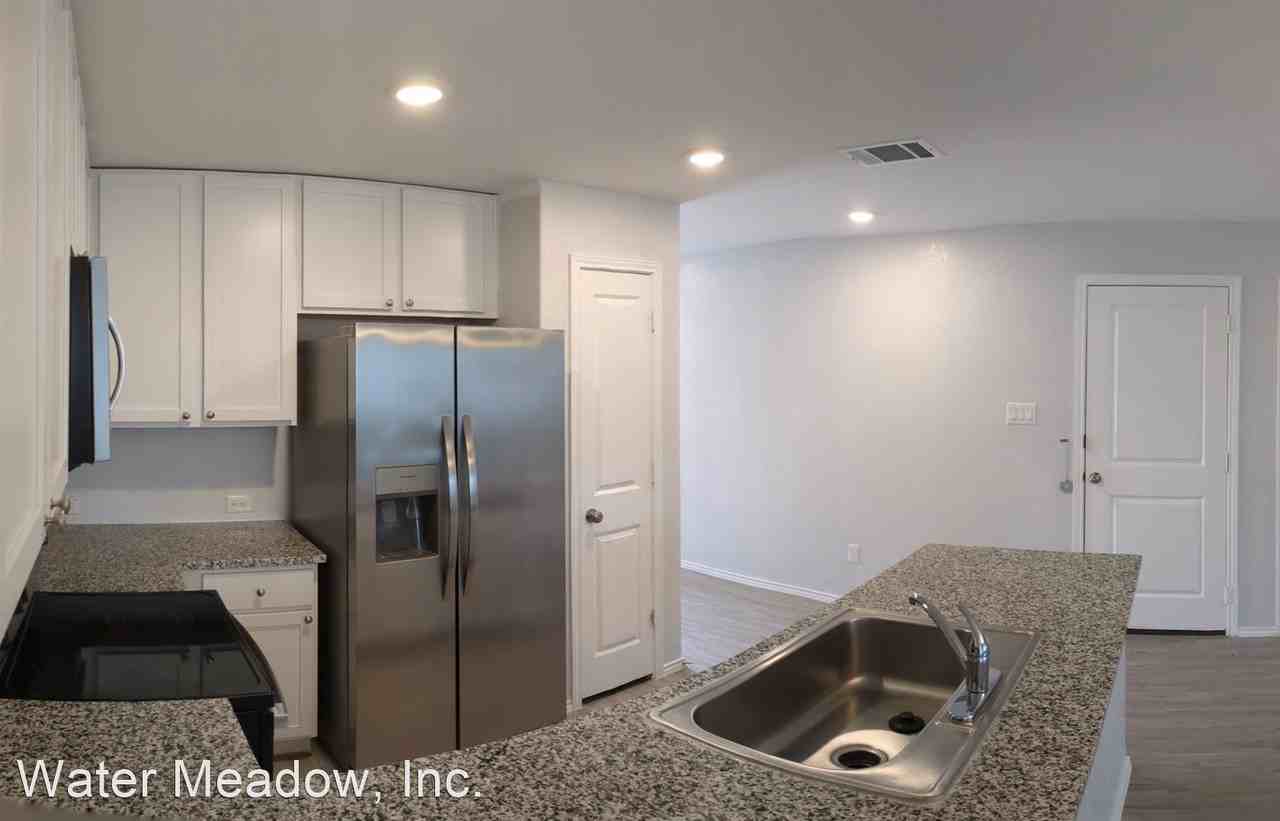 5726 Mountain Pt - Photo 3 of 10