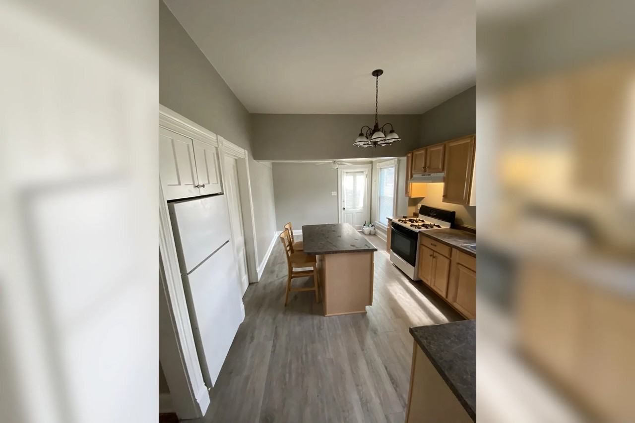 727 Dekalb Ave - Photo 3 of 10